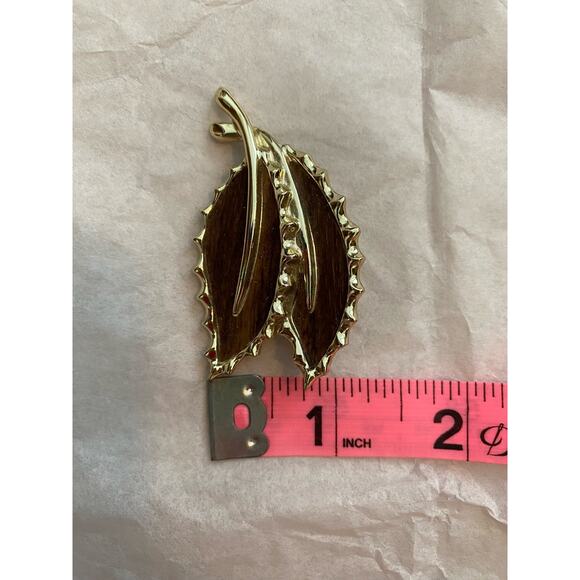 Vintage Sarah Coventry Wooded Gold‎ Tone Leaf Brooch - Picture 6 of 6